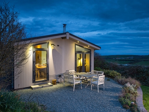 The Garden Lodge at night